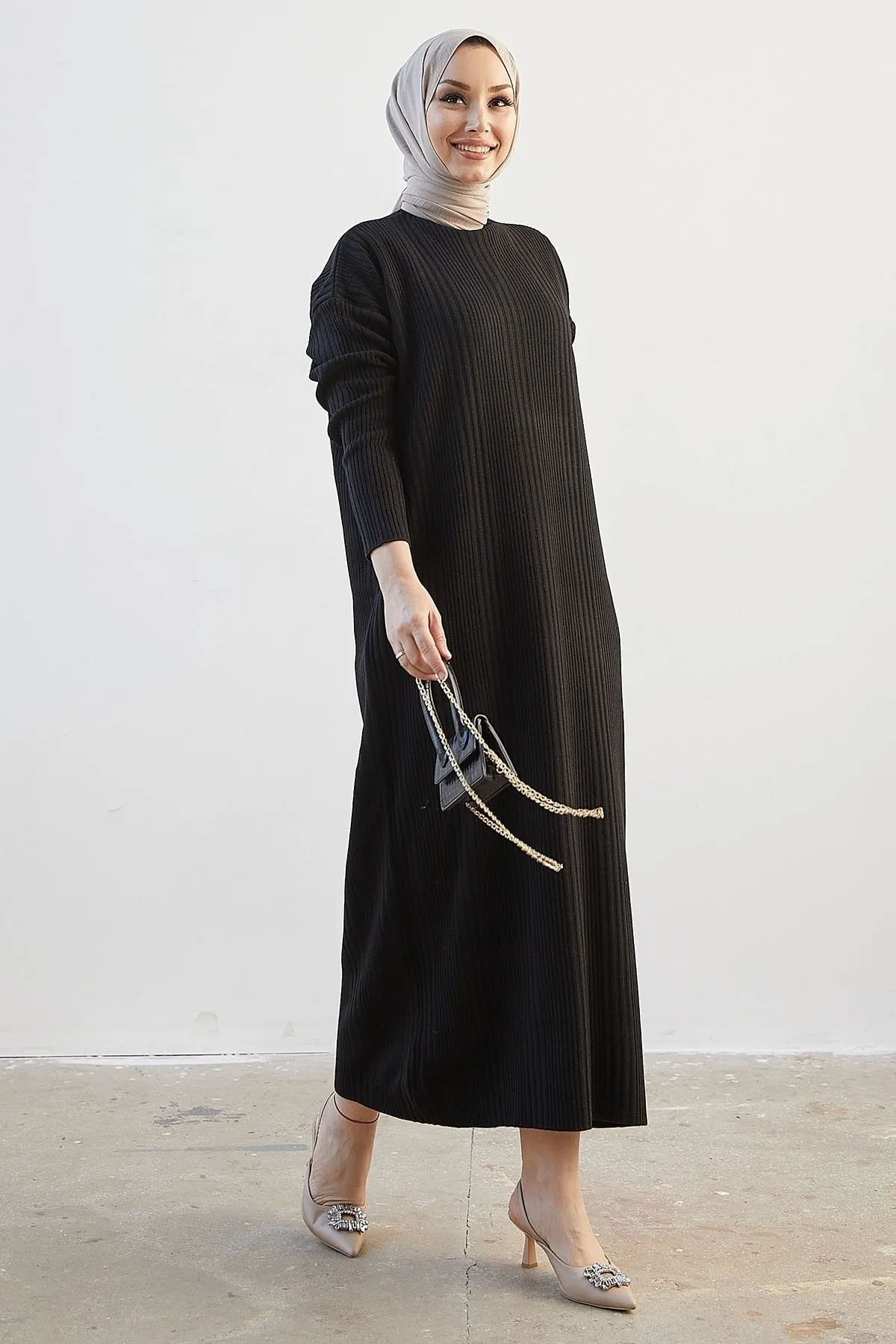 InStyle  Arissa Rollkragenpullover, langes Strickkleid – Schwarz