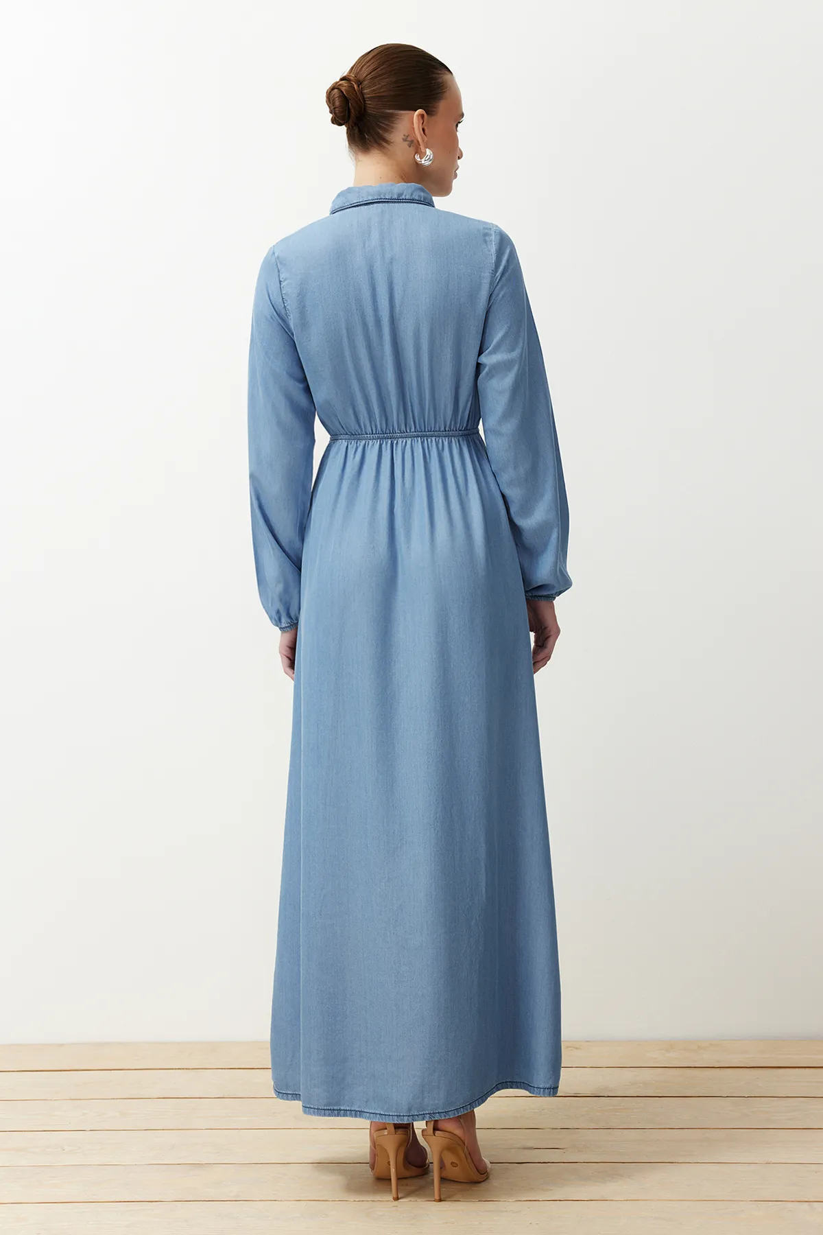 Trendyol Collection  Dunkelblaues Maxi-Jeanskleid mit Reißverschluss und Tasche TWOSS24EL00834