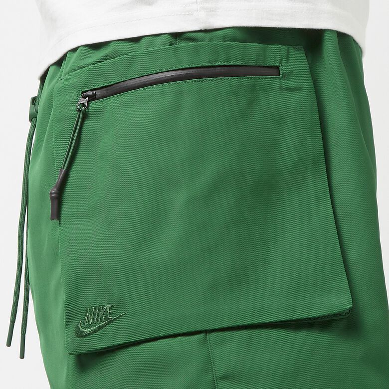 NIKE Sportswear Tech Pack Woven Utility Short fir/black/fir