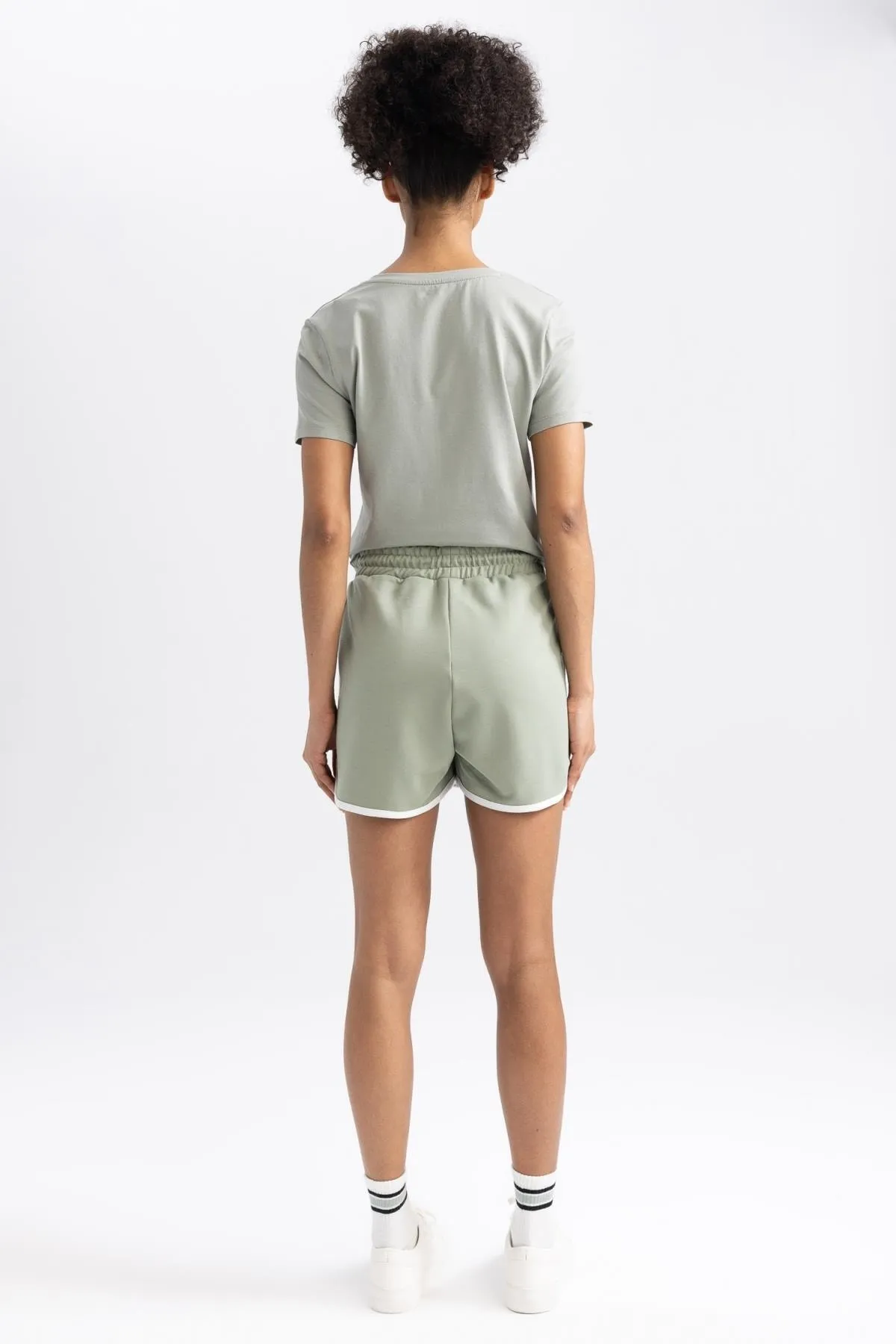 DeFacto  Passform: Standard-Fit-Sport-Shorts mit kurzem Bein, A7057ax23hs
