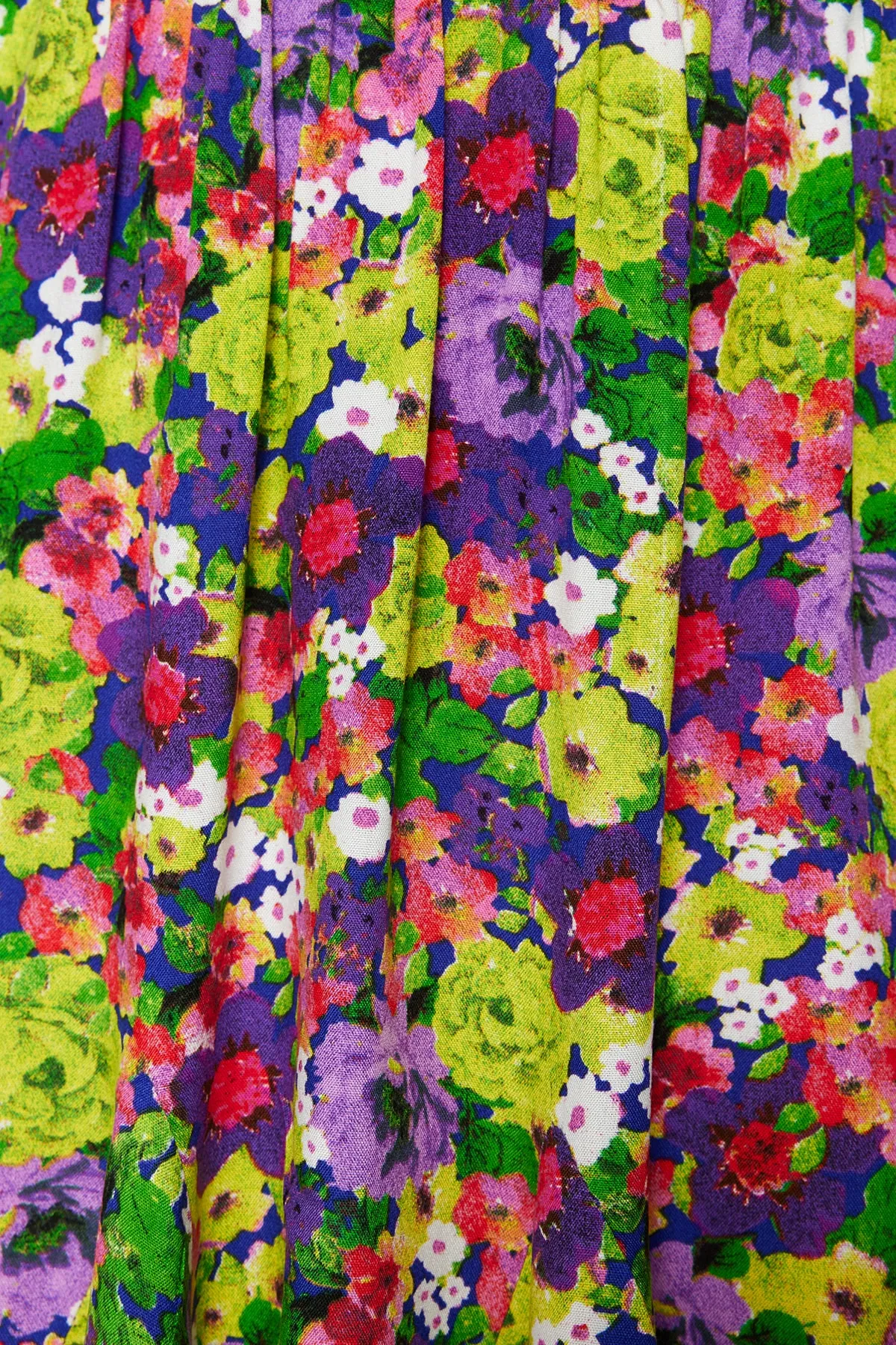 Trendyol Collection  Tief ausgeschnittenes Blusen-Rock-Set mit floralem Muster und gewebter Rückseite TBESS23AU00036