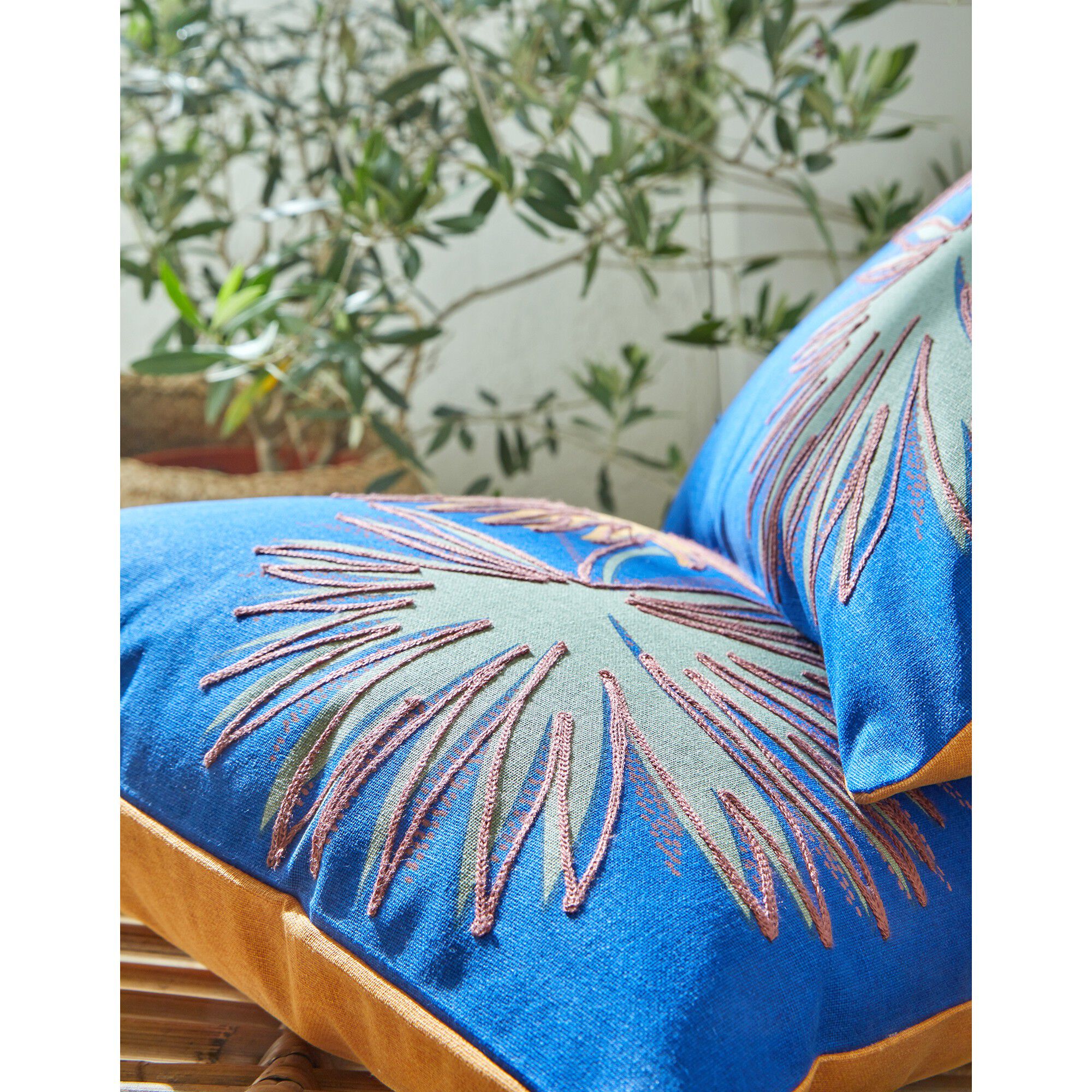 Housse de coussin brodé feuilles de palmier, collection Ninole