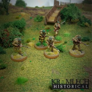Polish Army Infantry (wz. 36 uniforms) charging with rifles (5)
