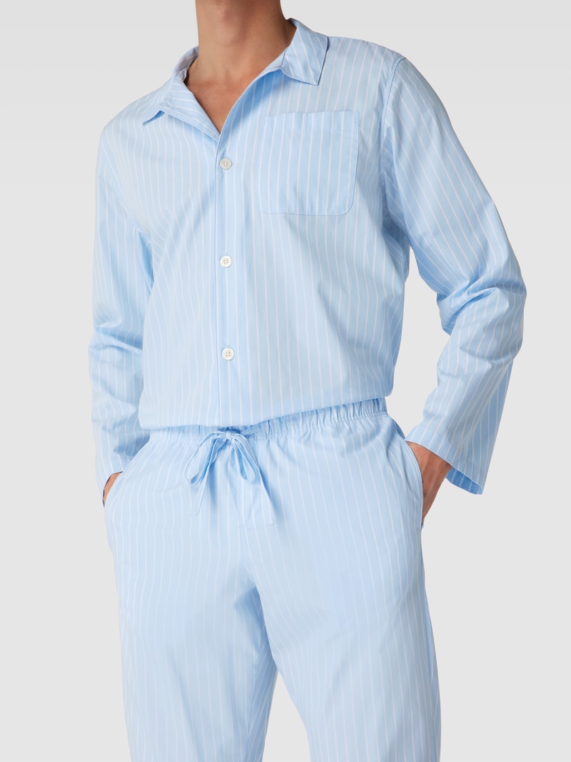 Pyjama mit Streifenmuster in hellblau