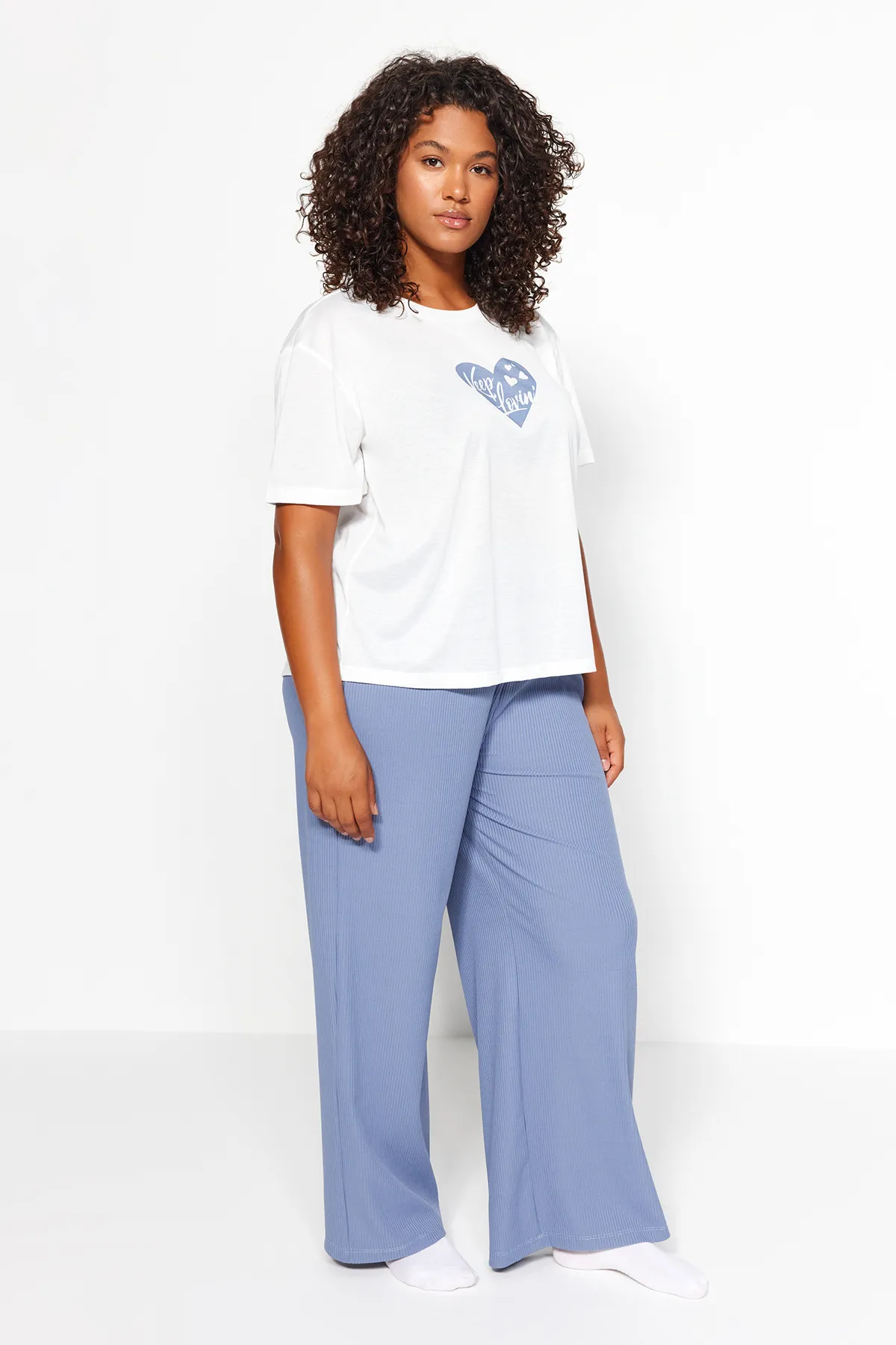 Trendyol Curve  Blaues, herzgemustertes Cord-Strickpyjama-Set TBBAW24AI00018