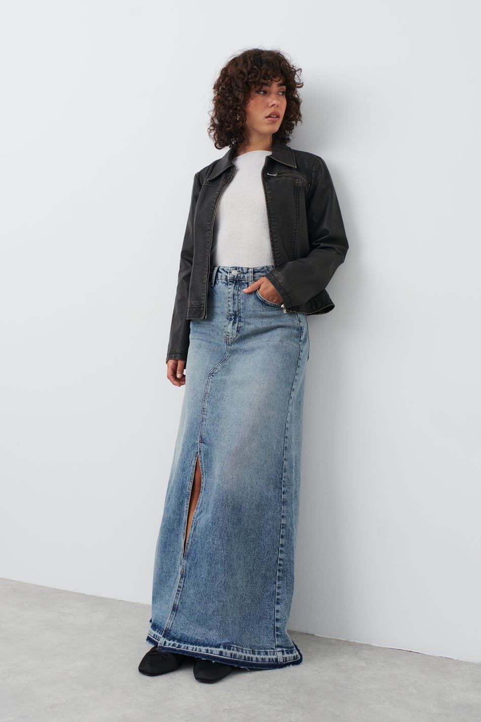 Denim slit skirt