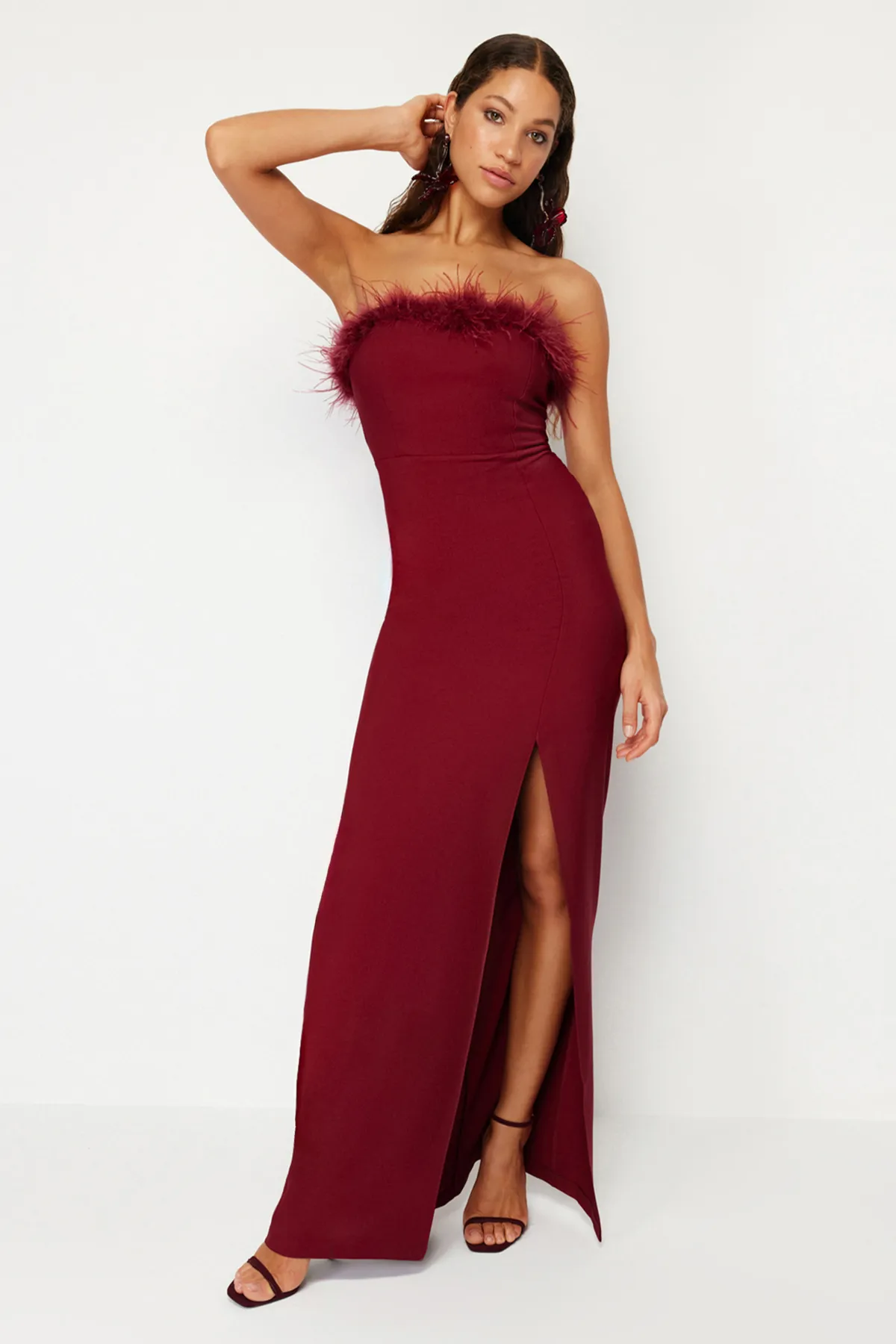Trendyol Collection  Burgunderrotes, figurbetontes Abendkleid aus Webstoff TPRSS22AE0095