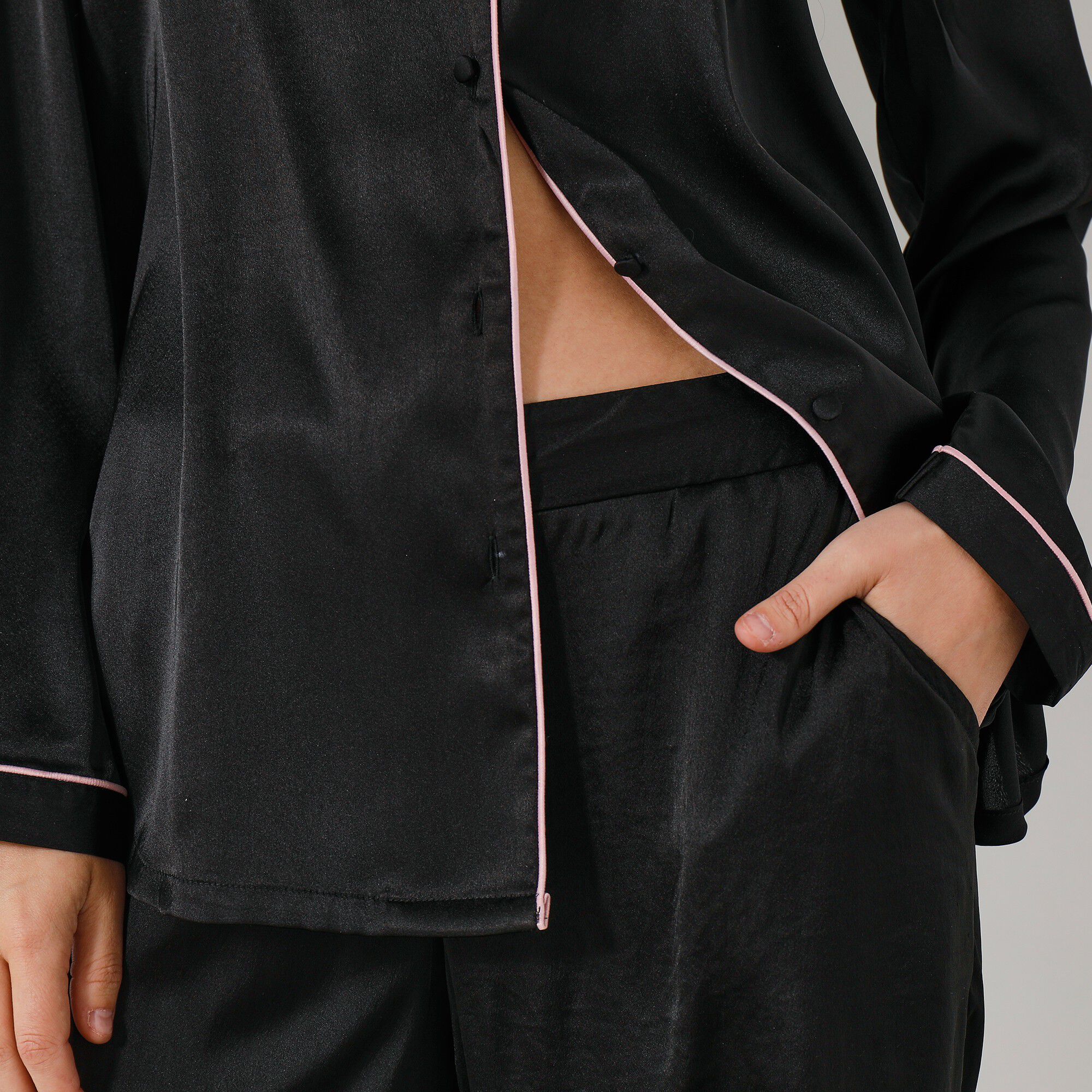 Pyjama col tailleur en satin uni