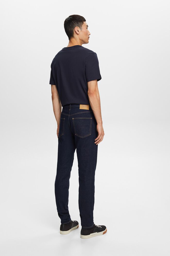 Jeans mit schmal zulaufendem Bein