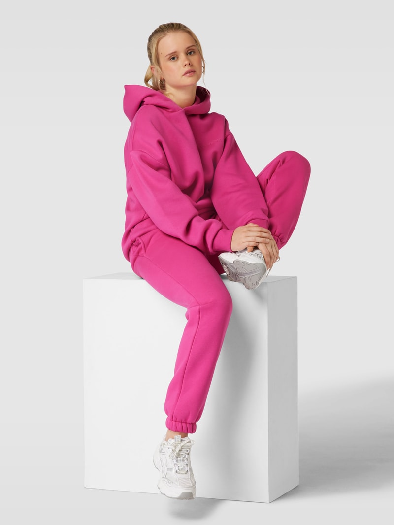 Sweatpants mit Label-Print in fuchsia