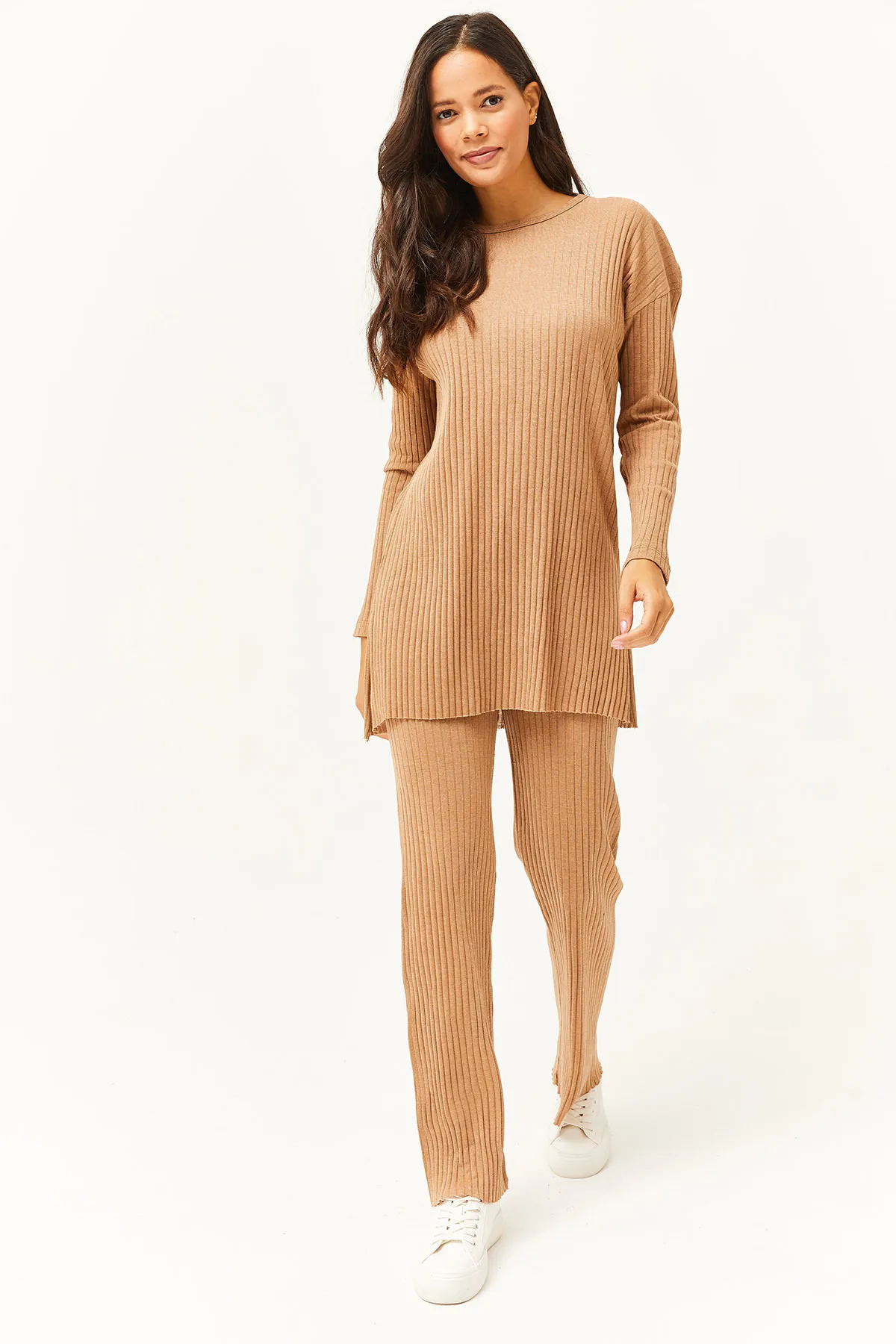 Olalook  Damen Kamelfarbenes Oberteil mit Schlitz, Bluse, Unterteil, Palazzo, Kordelzug, Anzug TKM-19000180