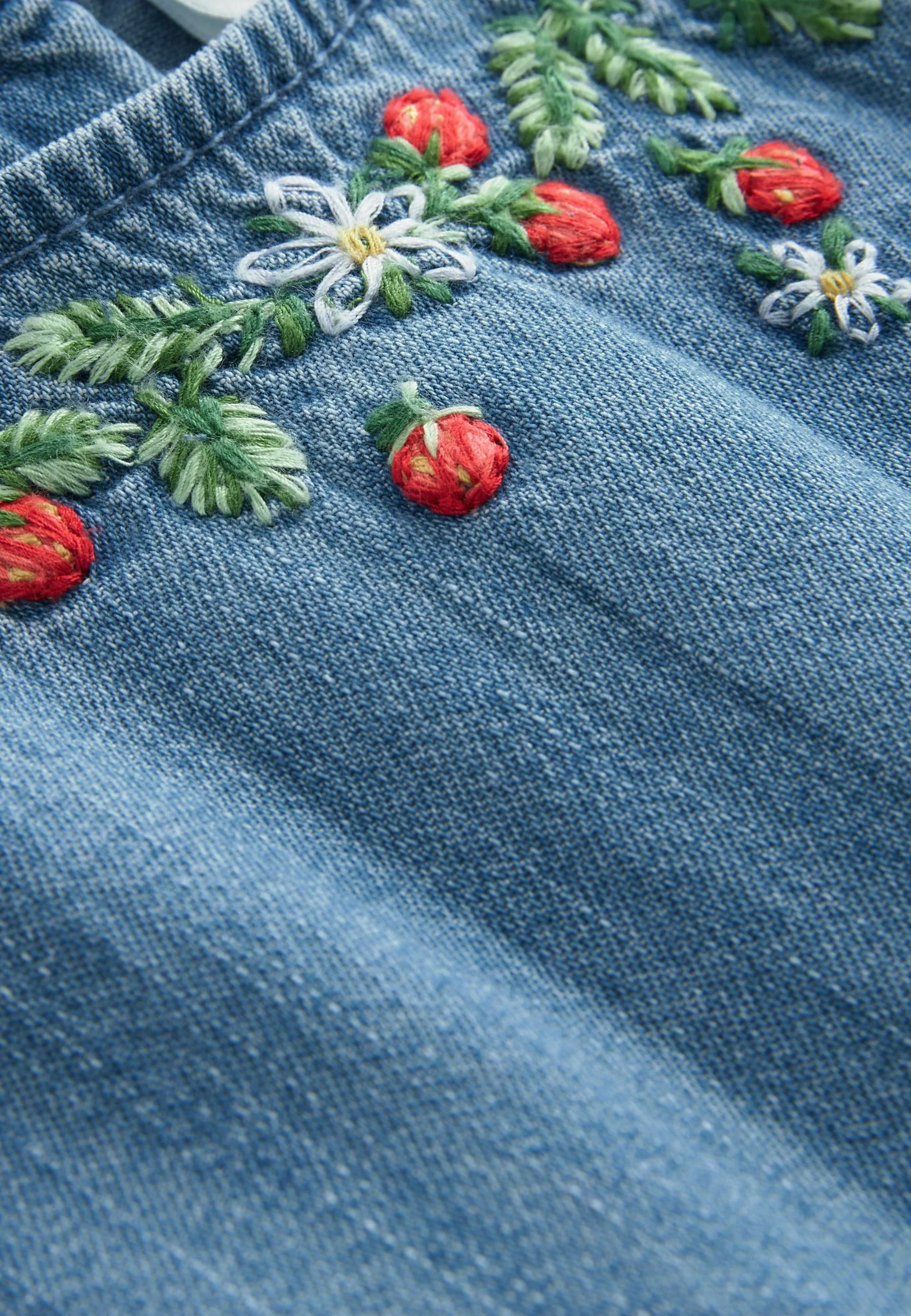 Siguiente FRESA BORDADA- Vestido vaquero