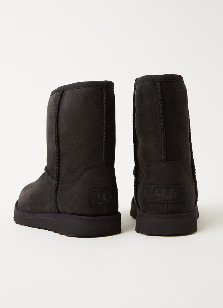 Cizme din piele UGG Classic II