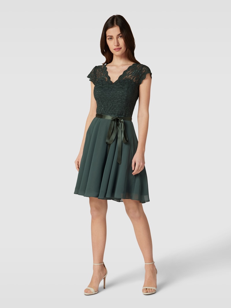 Cocktailkleid mit Spitzenbesatz in grün