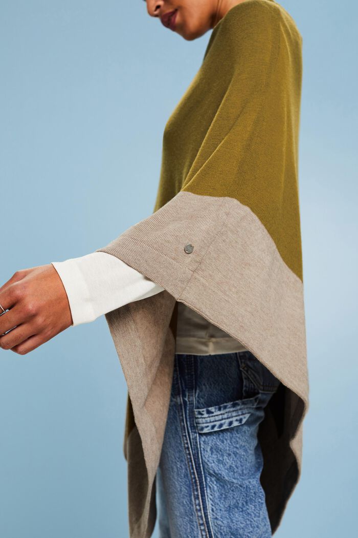 Poncho mit Zipfelsaum