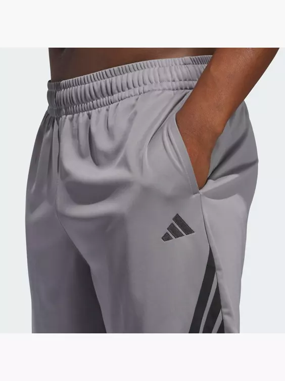 adidas Legends 3-Streifen Basketball Shorts
