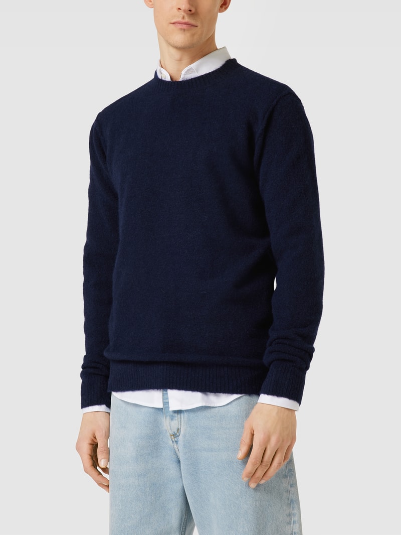 Strickpullover mit gerippten Abschlüssen in marineblau
