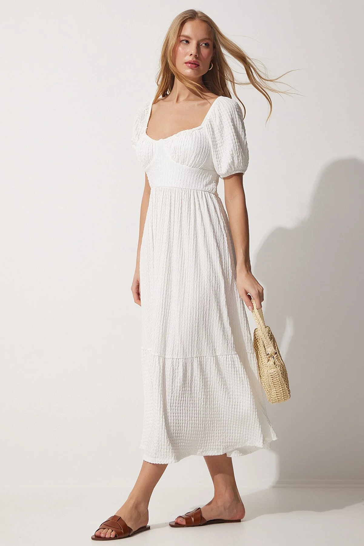Happiness İstanbul  Strukturiertes Sommer-Strickkleid mit herzförmigem Ausschnitt