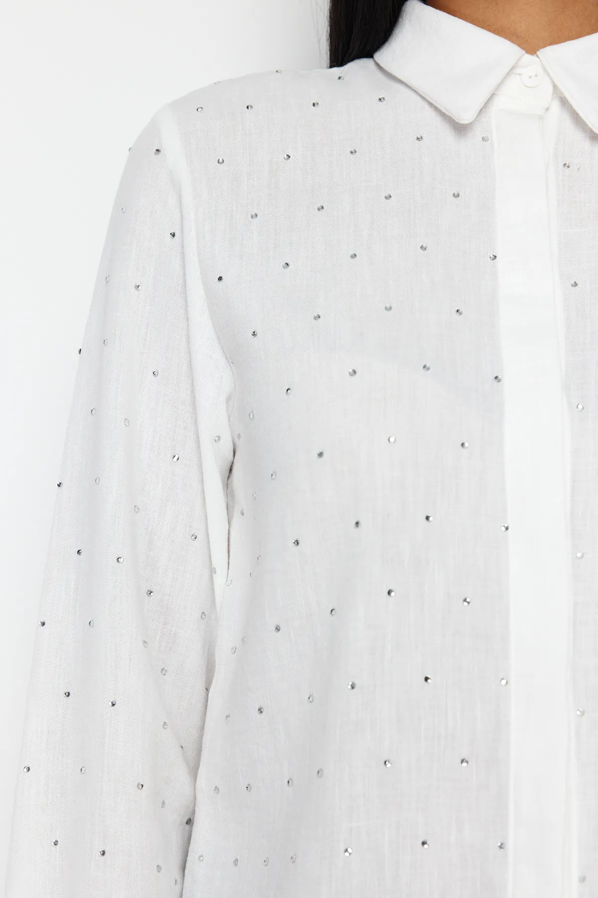 Trendyol Modest  Weißes, gesteinigtes, elegantes Webhemd TCTSS24TG00040