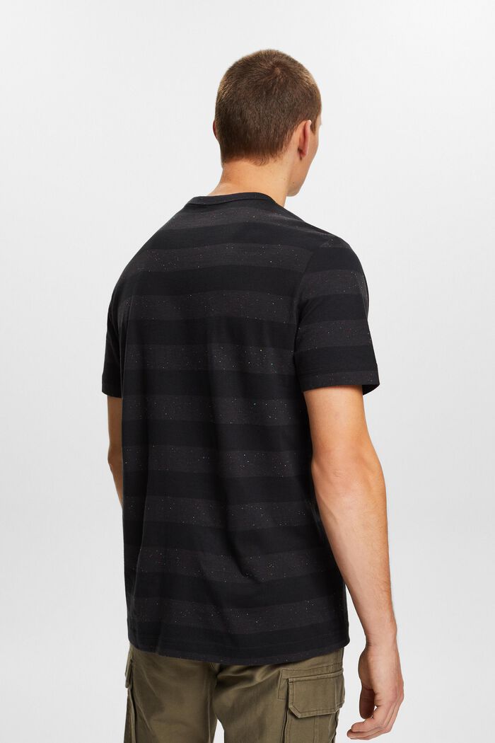Gestreiftes T-Shirt mit Knötchengarn