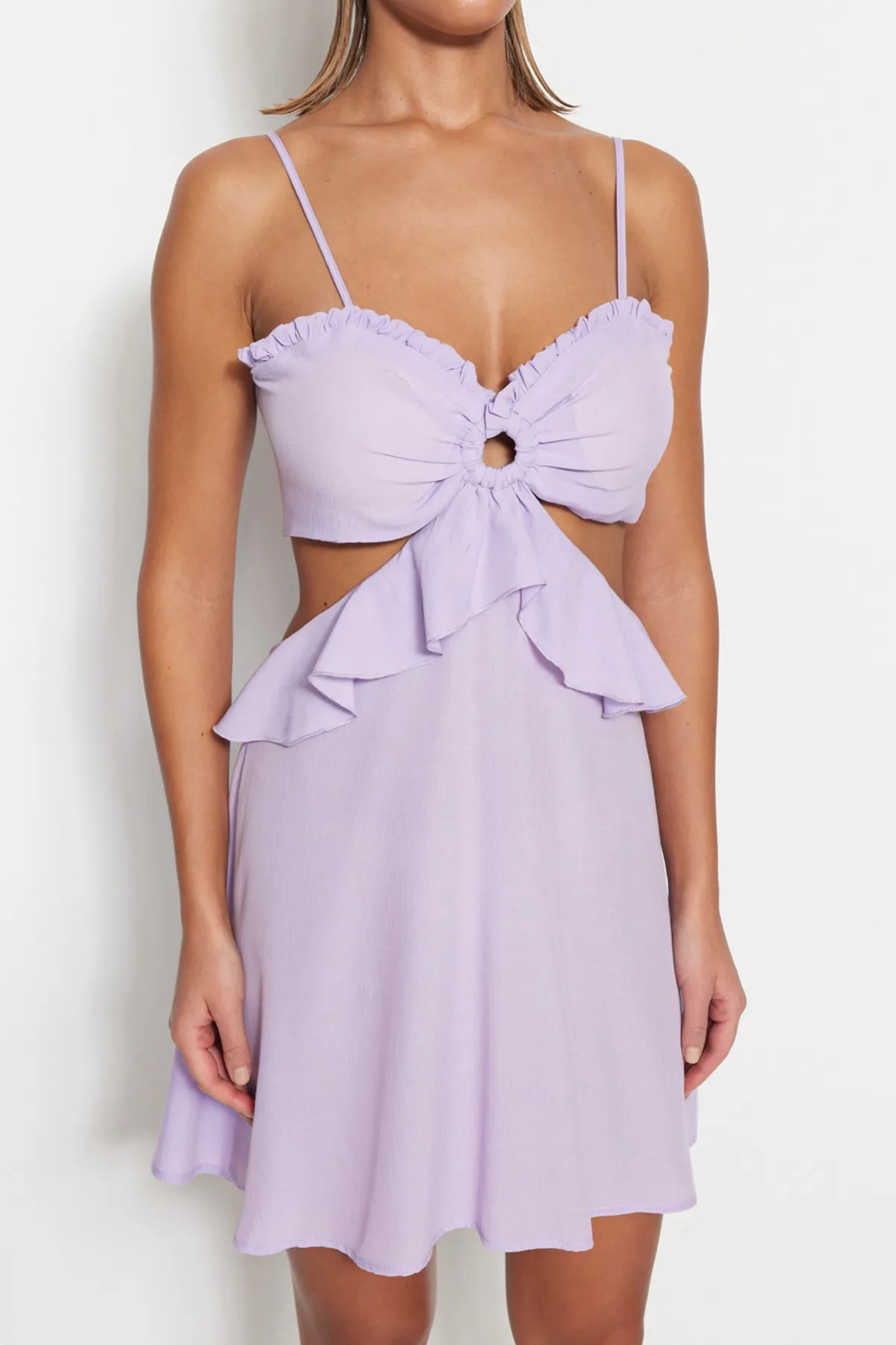 Trendyol Collection  Lilafarbenes Mini-Strandkleid mit gewebten Accessoires TBESS21EL1054