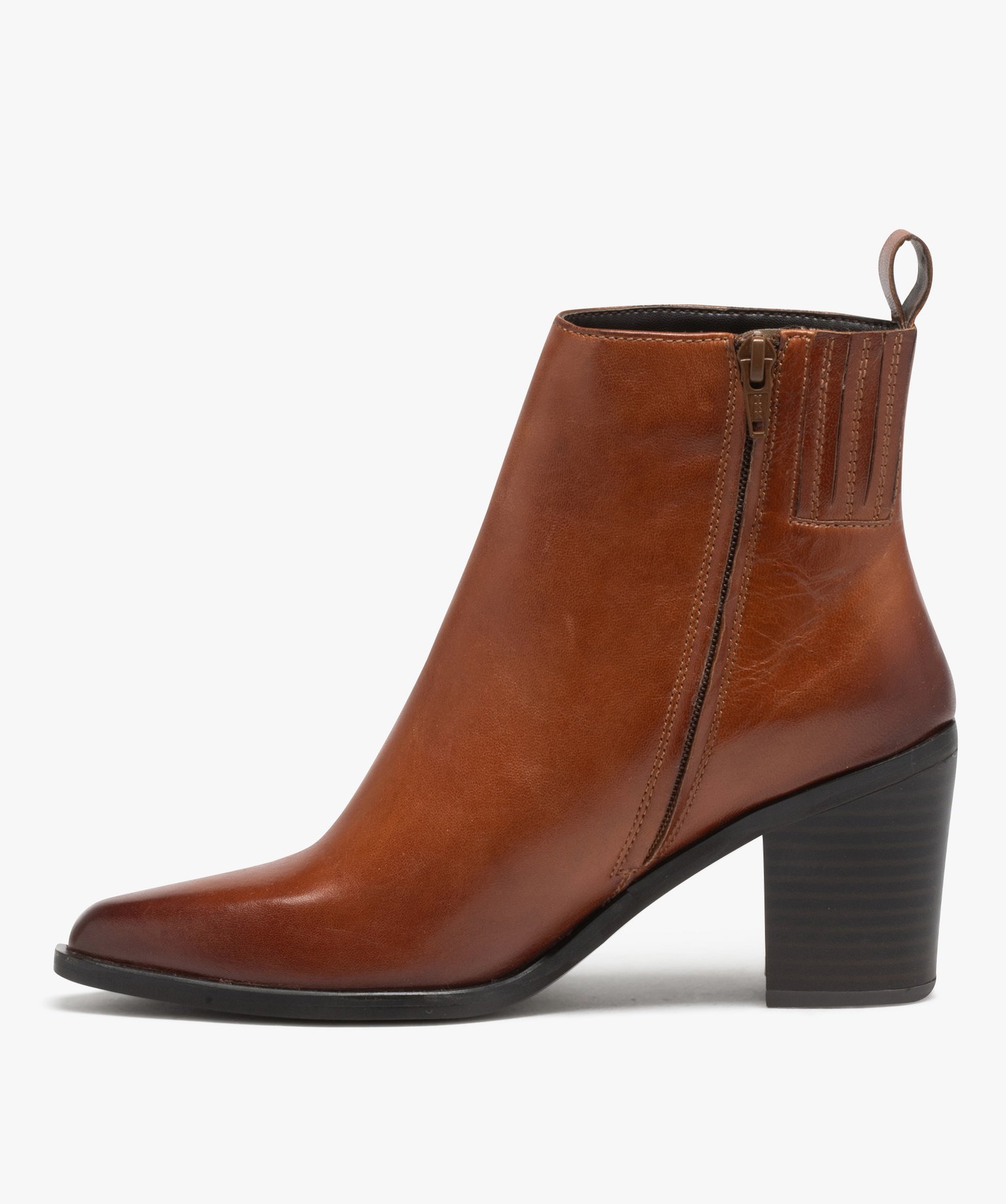Boots femme en cuir uni à talon carré et bout pointu - Taneo camel | GEMO
