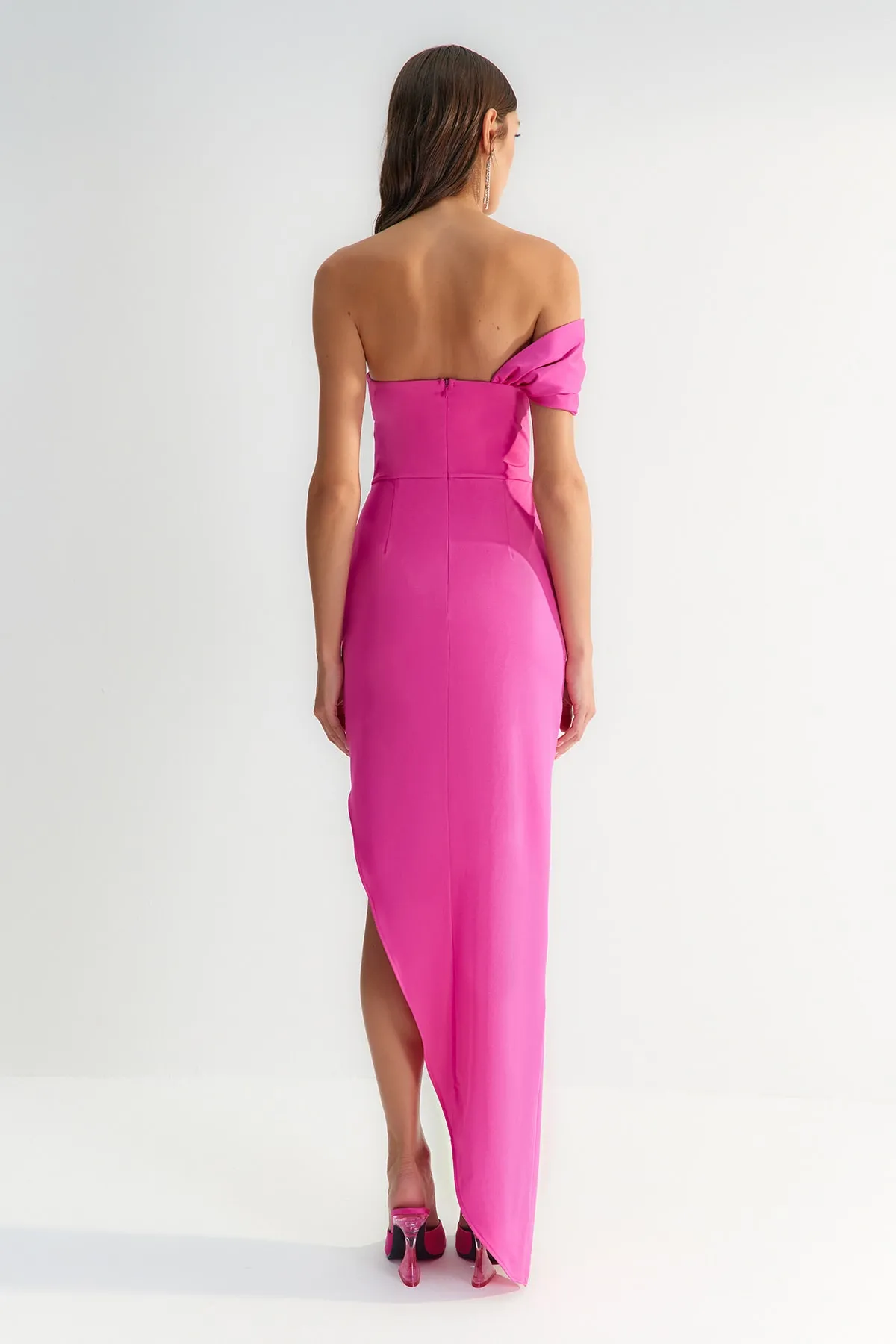 Trendyol Collection  X Zeynep Tosun Fuchsiafarbenes Abendkleid und Homecoming-Kleid mit figurbetontem Korsettdetail TCLSS23AE00013