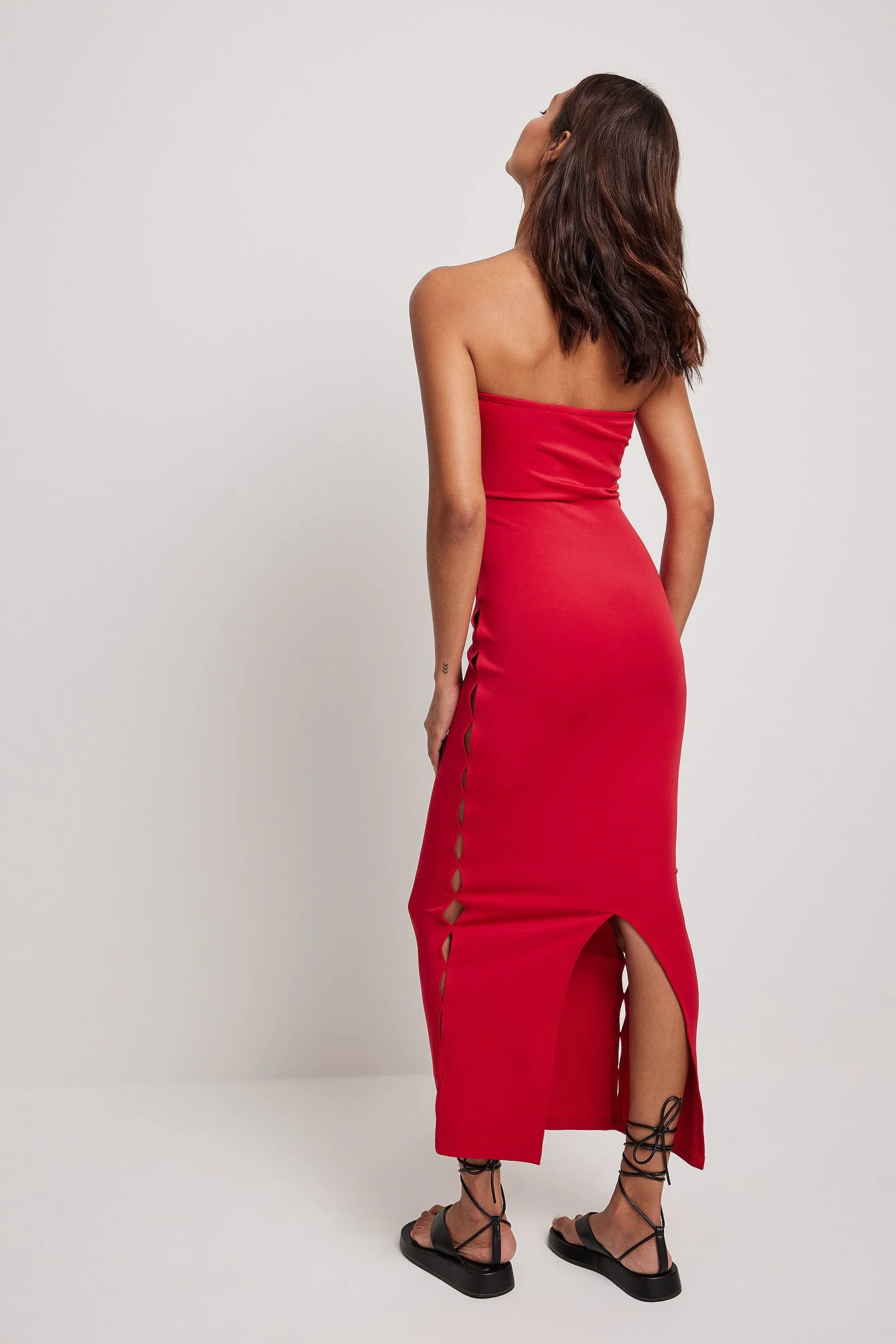 Kleid mit Aussparungen