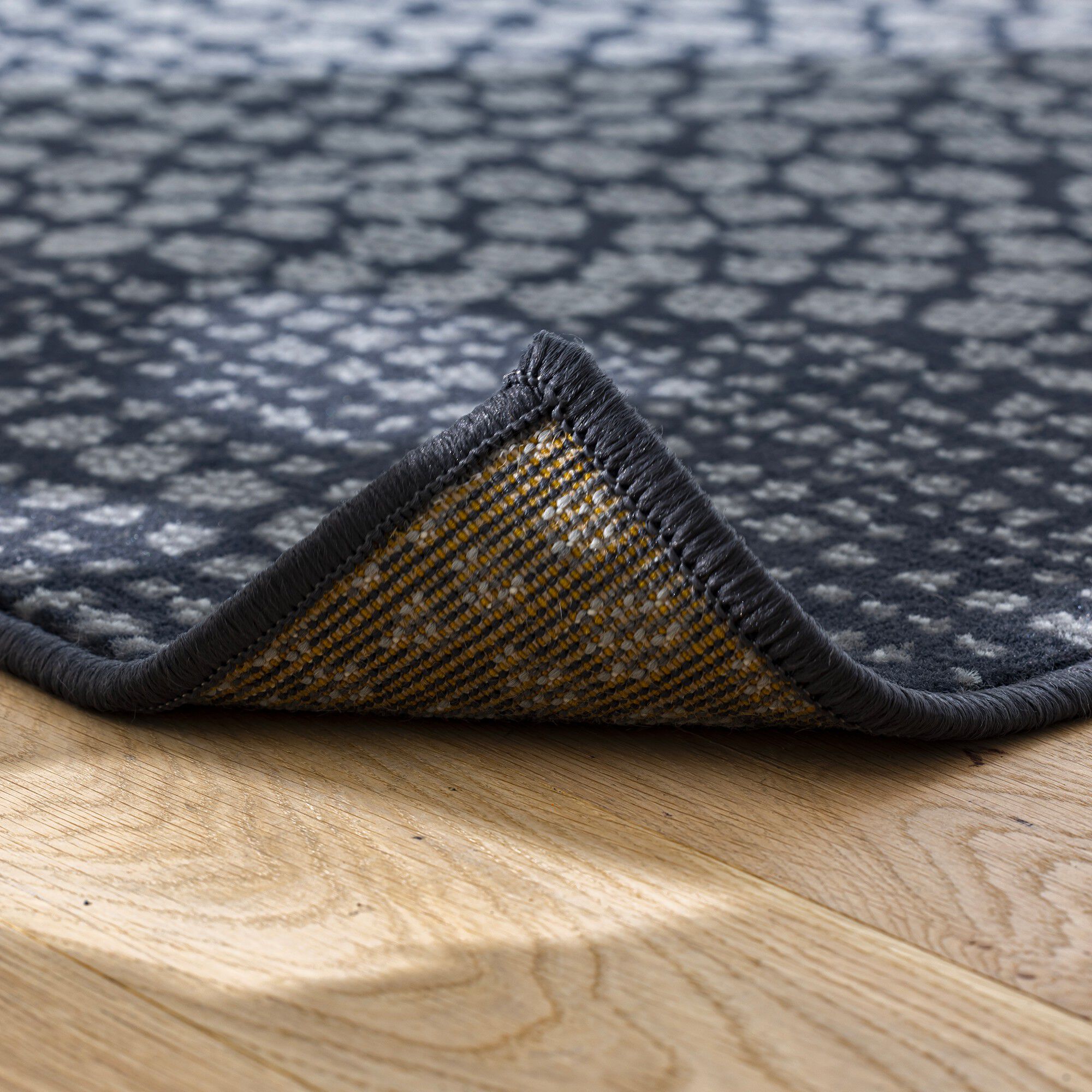Tapis motifs pointillés