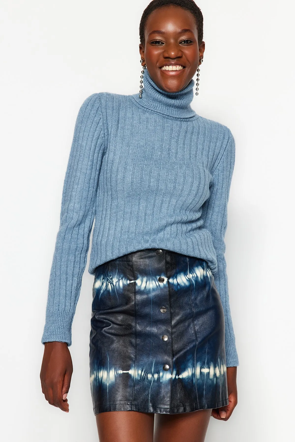 Trendyol Collection  Blauer weich strukturierter Basic-Strickpullover TWOAW20FV0133