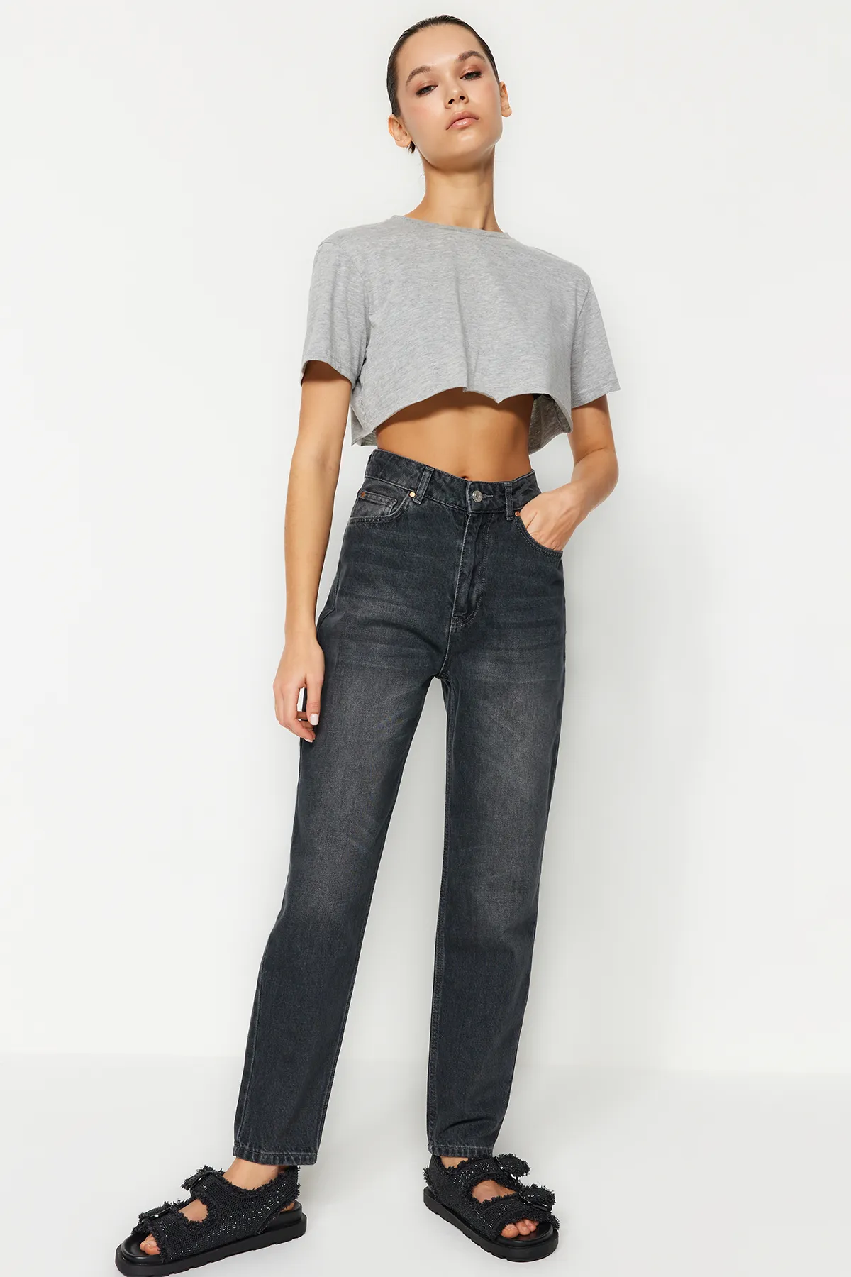 Trendyol Collection  Schwarze Mom-Jeans mit hoher Taille TWOSS24JE00026