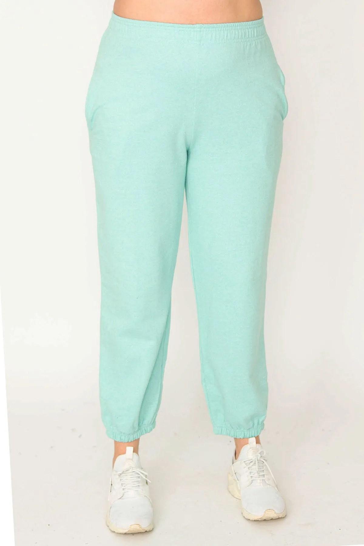 Şans  Grüne Damen-Trainingshose aus Baumwollstoff mit Taschendetail und elastischen Taillenbündchen und Taille 65N30436