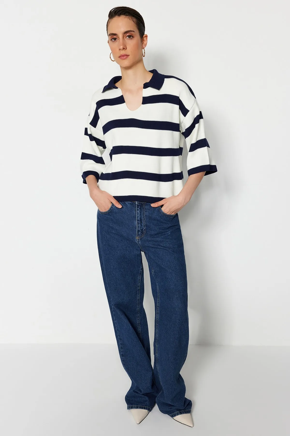 Trendyol Collection  Marineblauer Basic-Strickpullover mit Streifen TWOAW23BZ00001