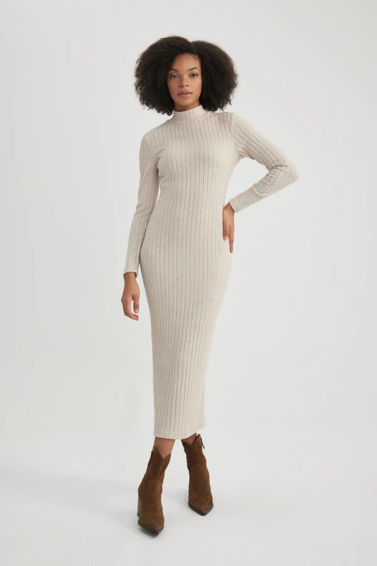 DeFacto  Figurbetontes Maxikleid mit halbem Rollkragen und langen Ärmeln B8602ax23wn