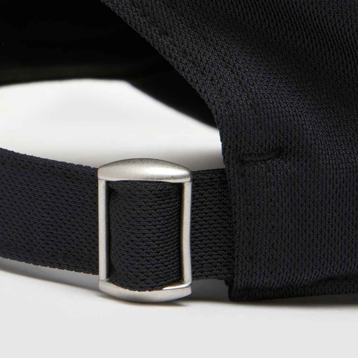 Under Armour svart blitzing-keps