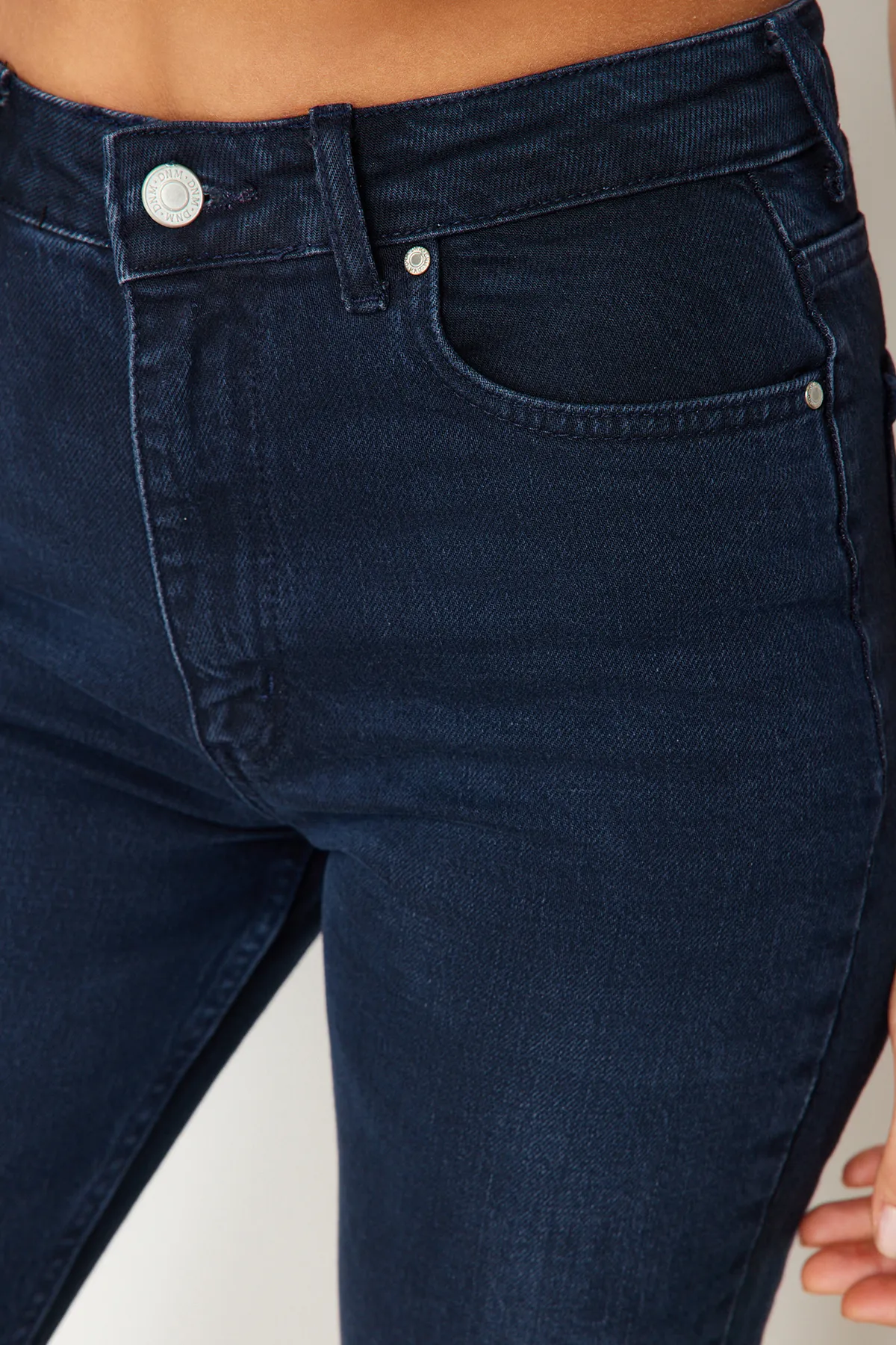Trendyol Collection  Mitternachtsblaue bequeme gerade Jeans mit hoher Taille TWOAW24JE00091