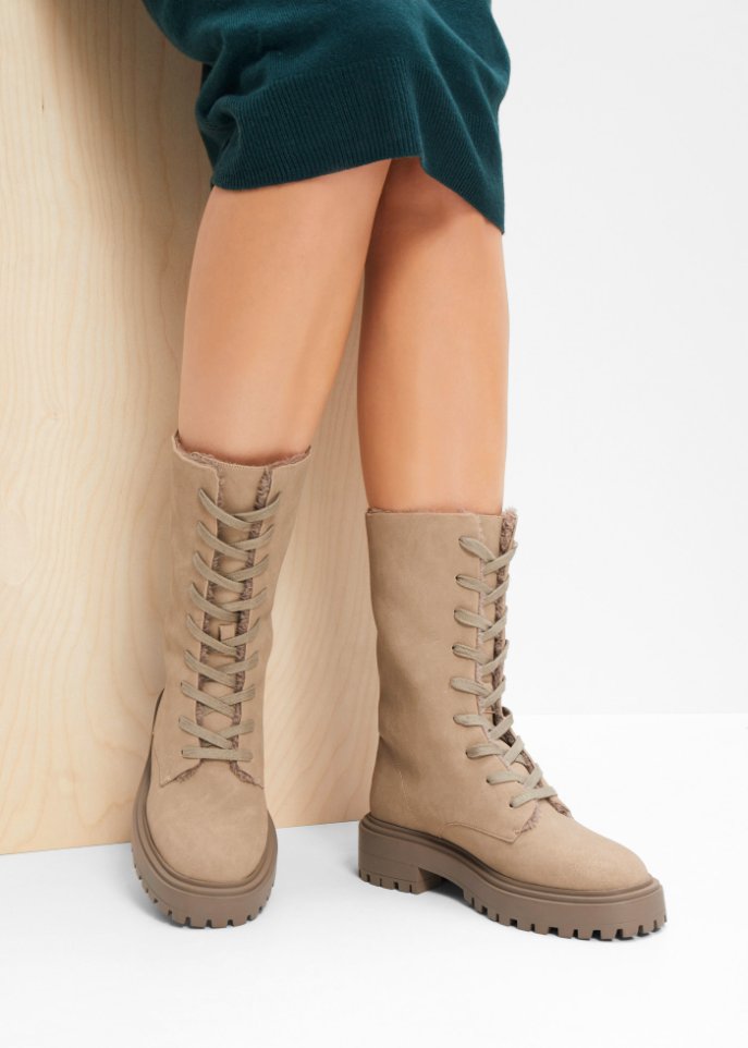 Schnürstiefel