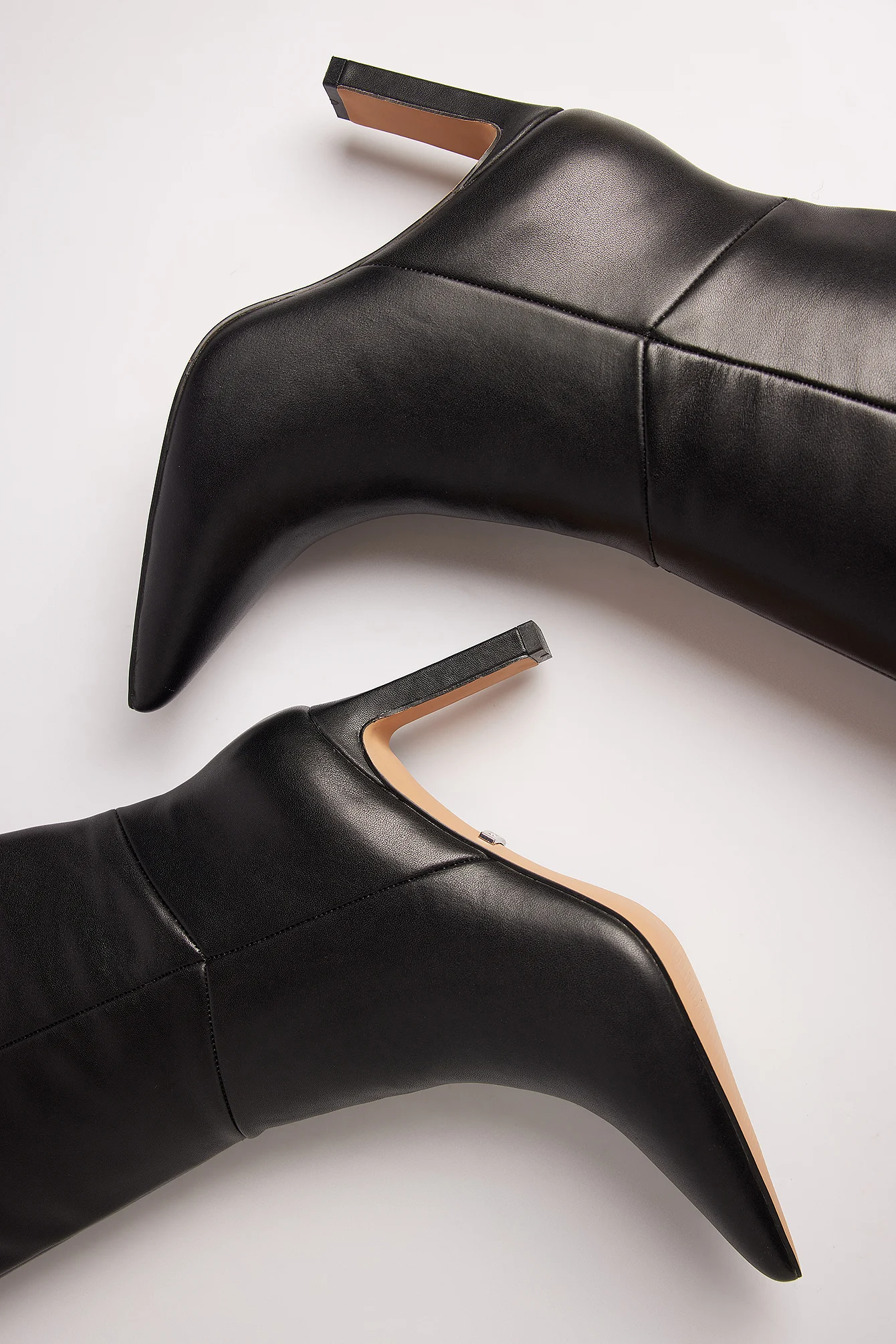 Spitze Lederstiefel mit Schaft