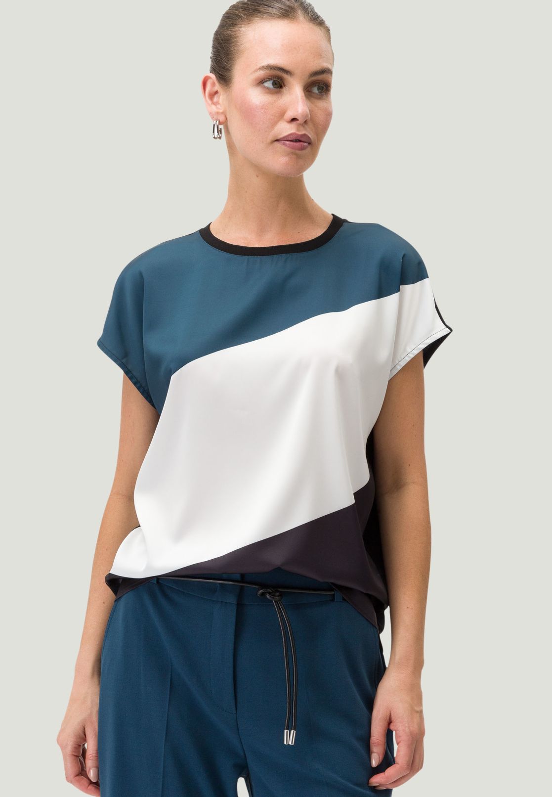 Satinshirt mit Color Blocking