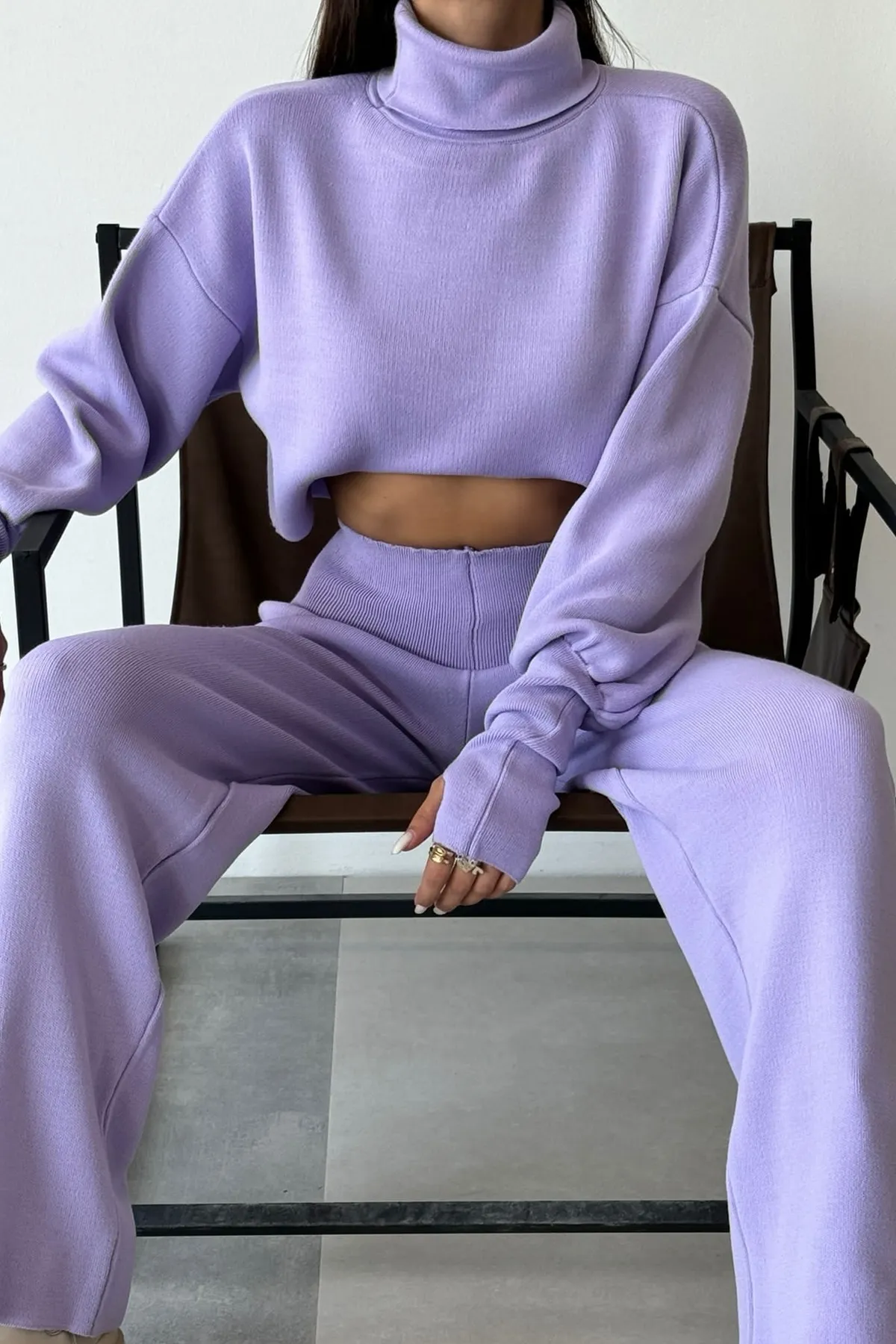 lovebox  Fingergeschnittenes lila Strickoberteil und lila Strickhose mit hoher Taille im Set 015