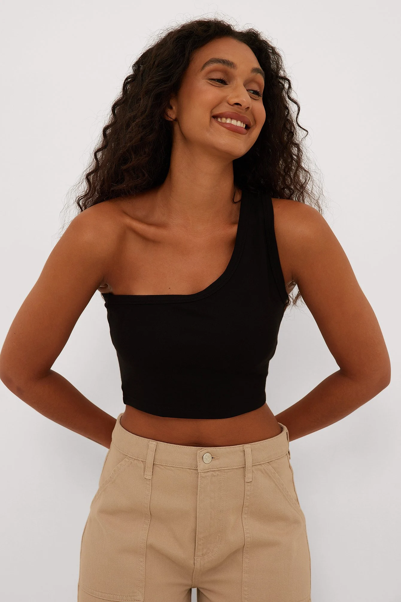 Einseitig schulterfreies Crop Top