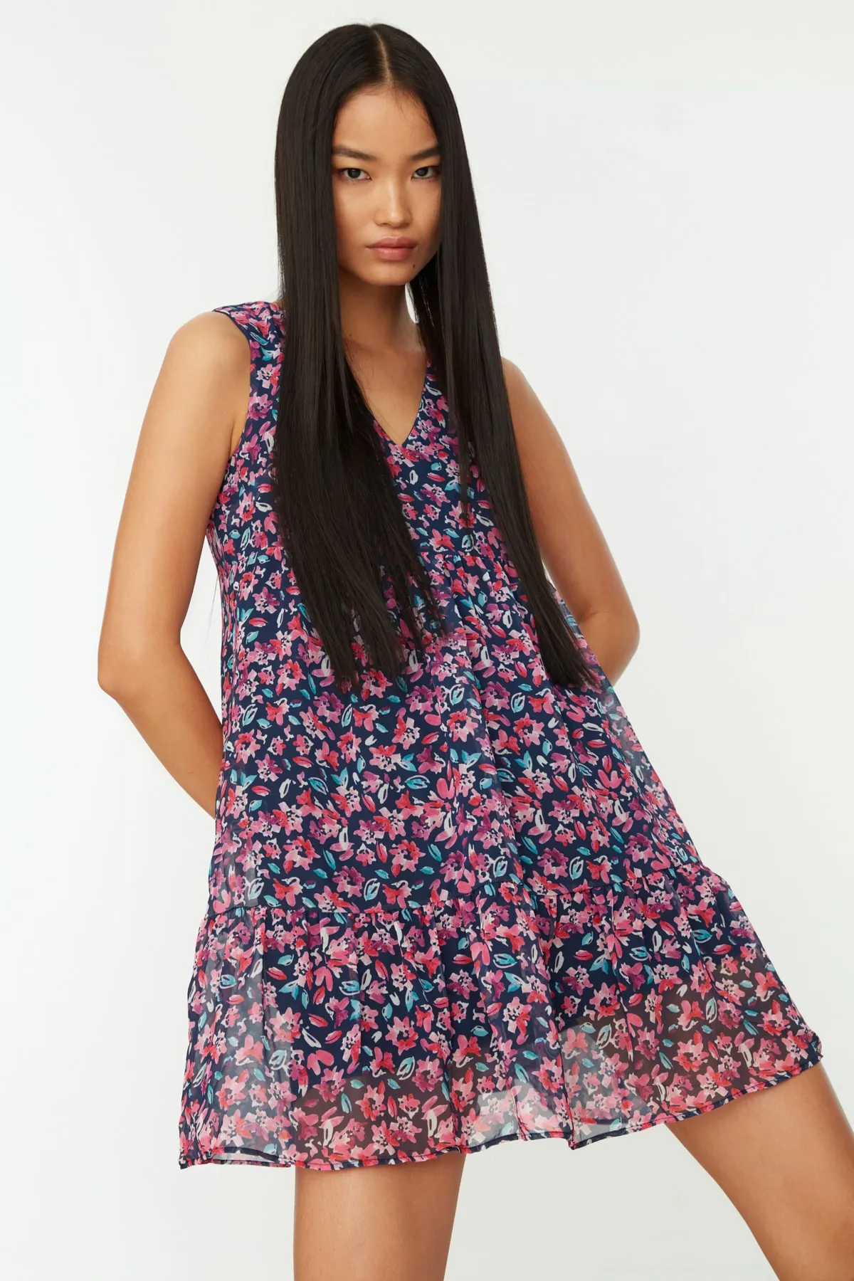 Trendyol Collection  Lila, gerade geschnittenes, gewebtes, gefüttertes, floral gemustertes Minikleid TWOSS20EL2329