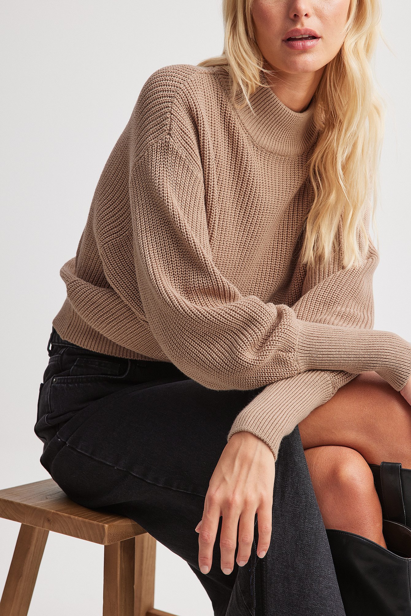 Strickpulli mit weiten Ärmeln