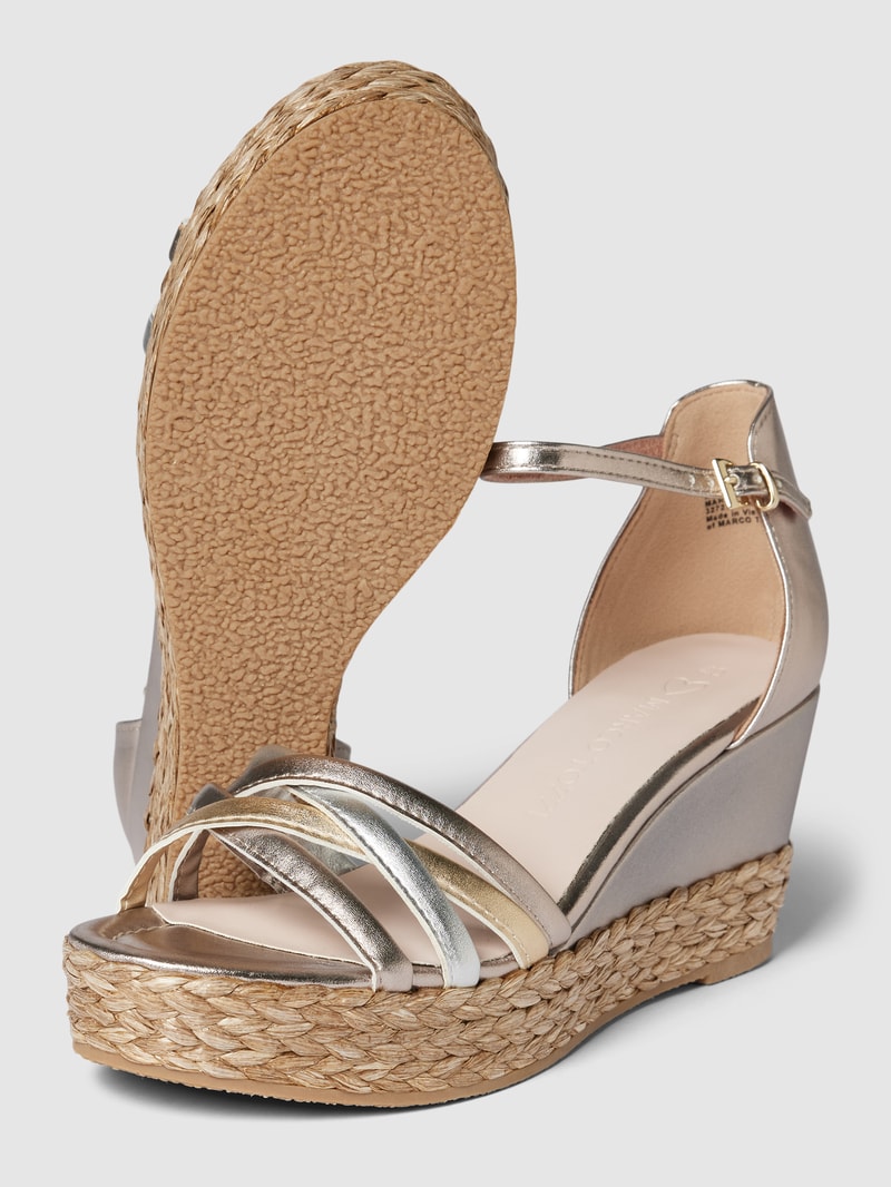 Wedges im Metallic-Look in gold