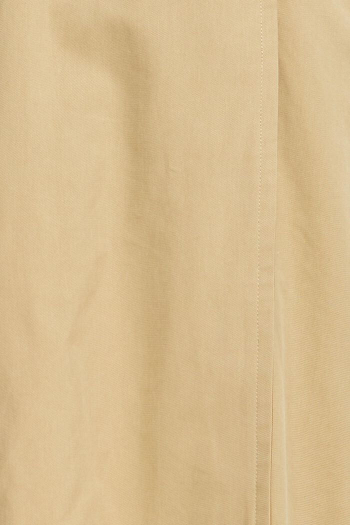 Trenchcoat im Bahnendesign