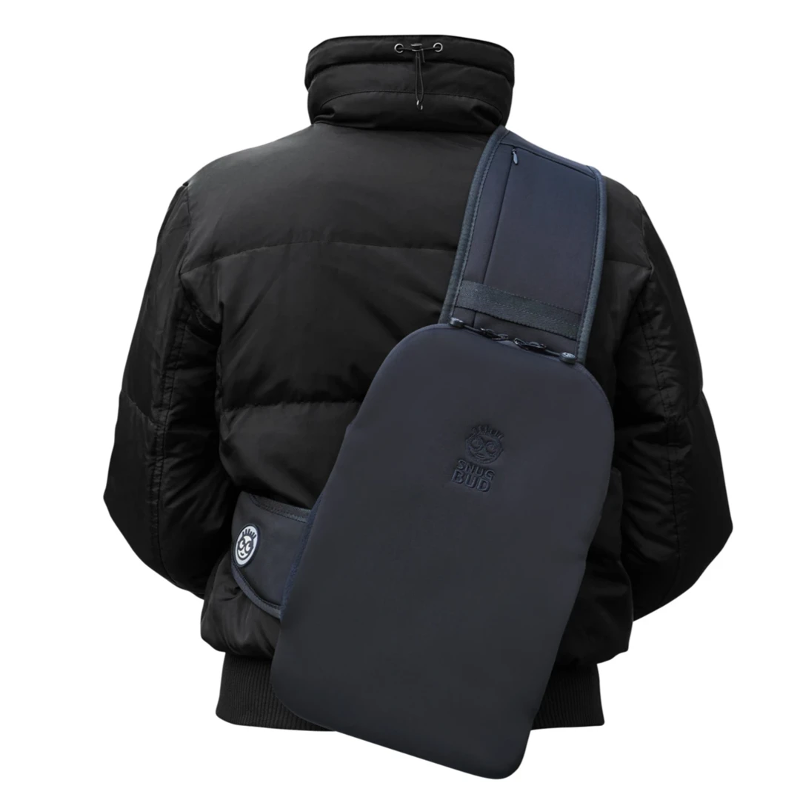 Snugbud Classic schwarzer Rucksack mit Wärmflasche