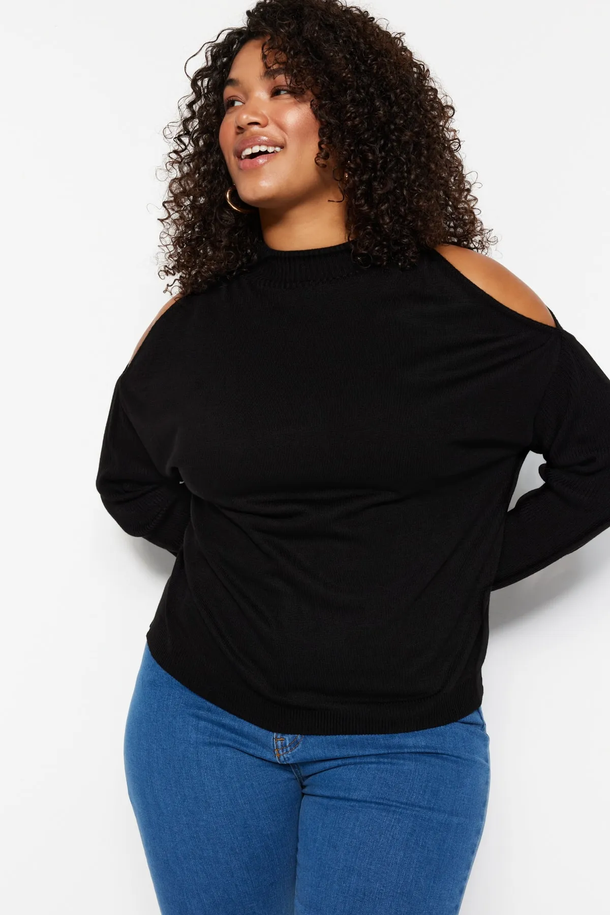Trendyol Curve  Schwarzer, detaillierter Strickpullover mit Cut-Outs