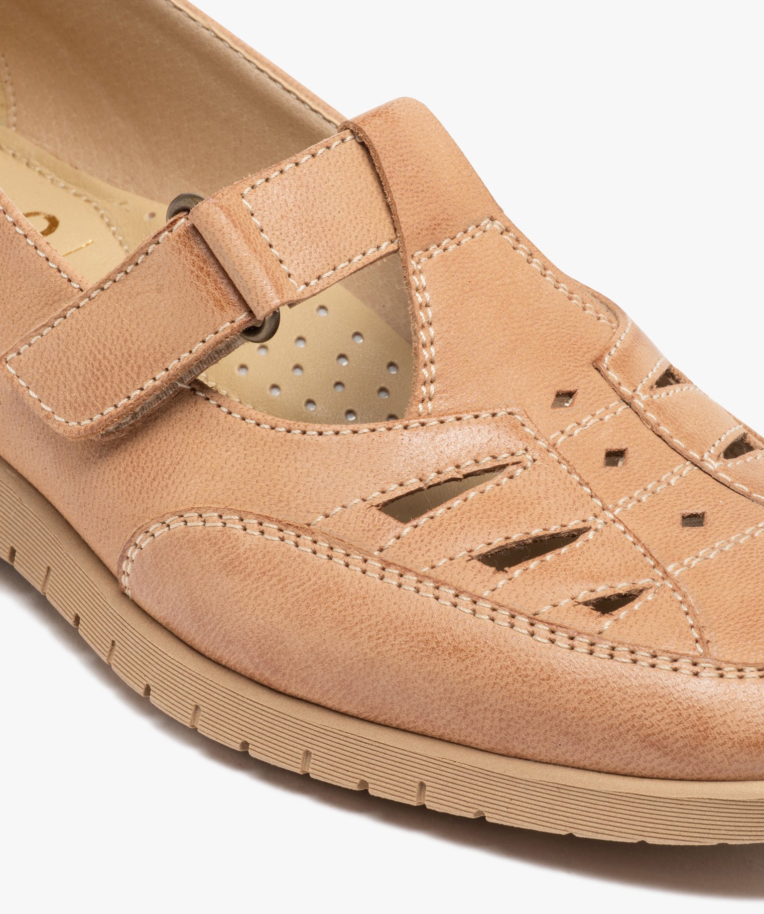 Mocassins femme confort dessus cuir uni ajouré marron | GEMO