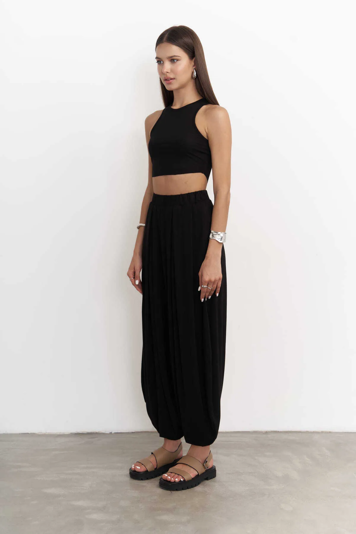 MAİ COLLECTİON  Casey – Schwarzes Crop-Hosen-Set