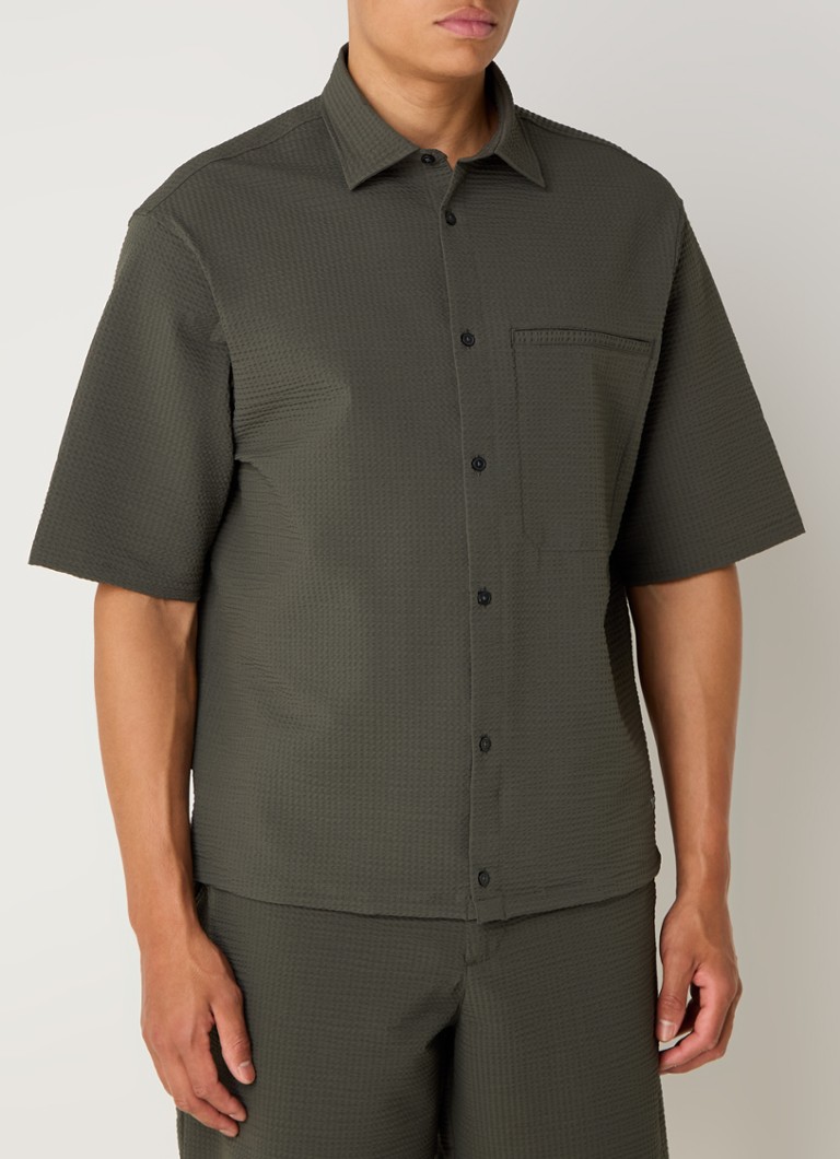 Camisa Emporio Armani de corte regular com textura e bolso no peito.
